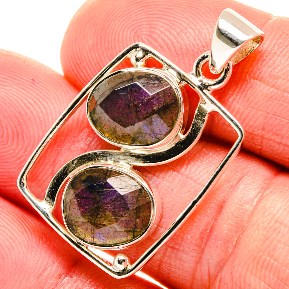 Labradorite Pendants handcrafted by Anasilvercos - PD28003