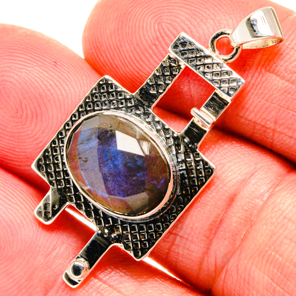 Labradorite Pendants handcrafted by Anasilvercos - PD28005