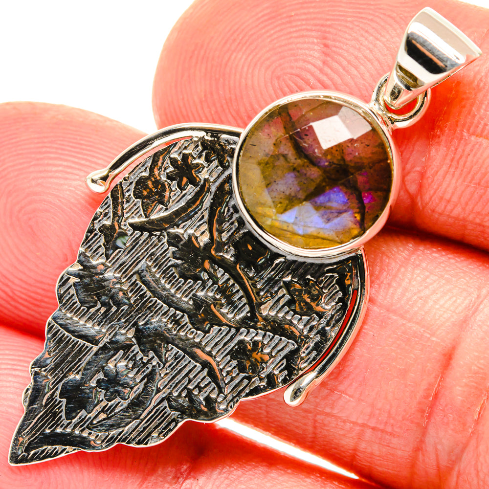 Labradorite Pendants handcrafted by Anasilvercos - PD28027