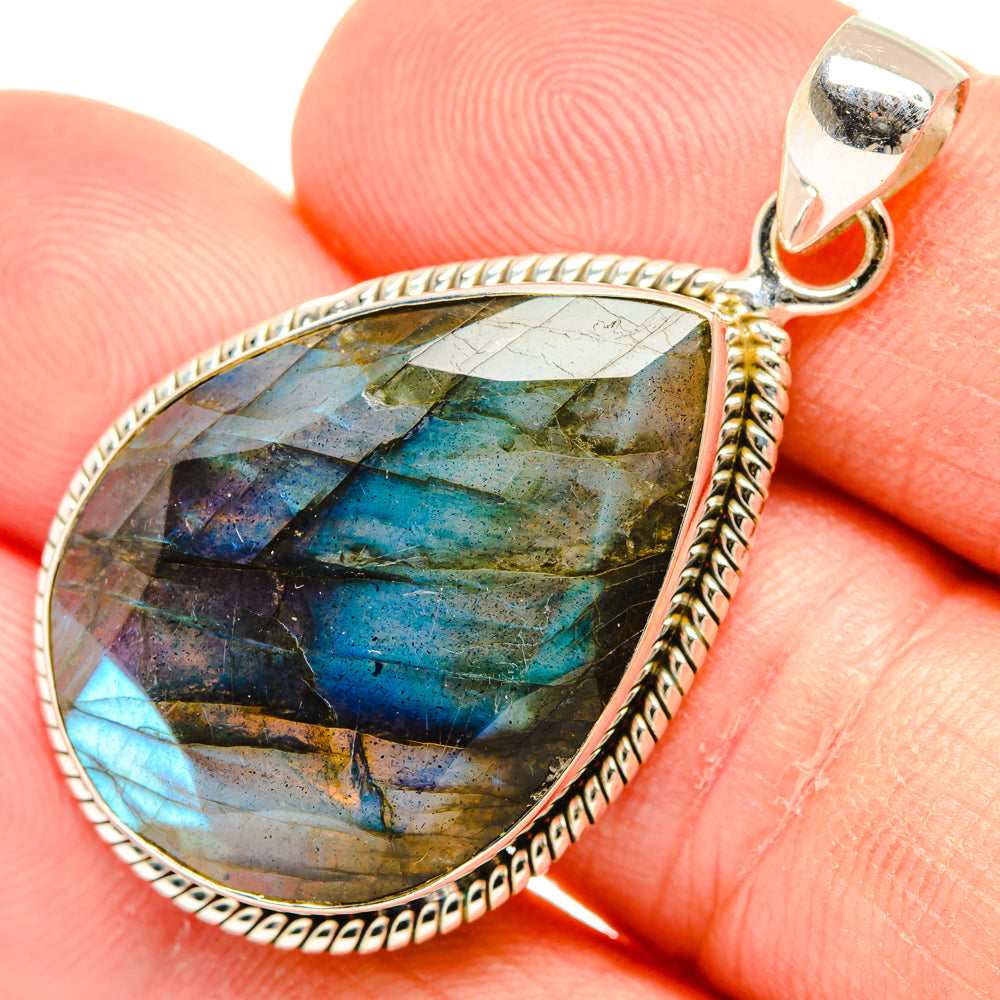 Labradorite Pendants handcrafted by Anasilvercos - PD28582