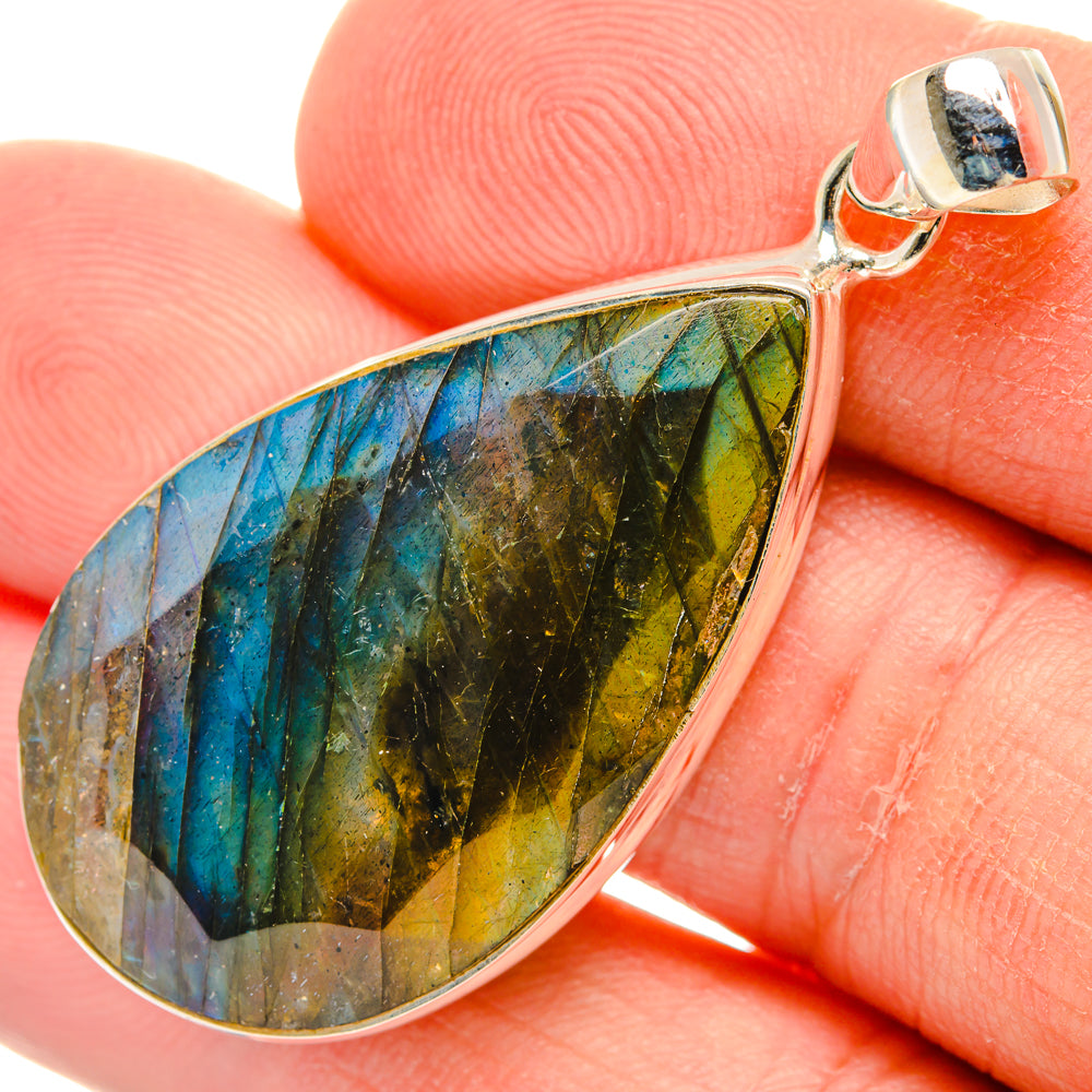 Labradorite Pendants handcrafted by Anasilvercos - PD28584