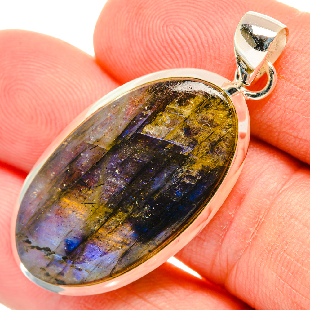 Labradorite Pendants handcrafted by Anasilvercos - PD28705