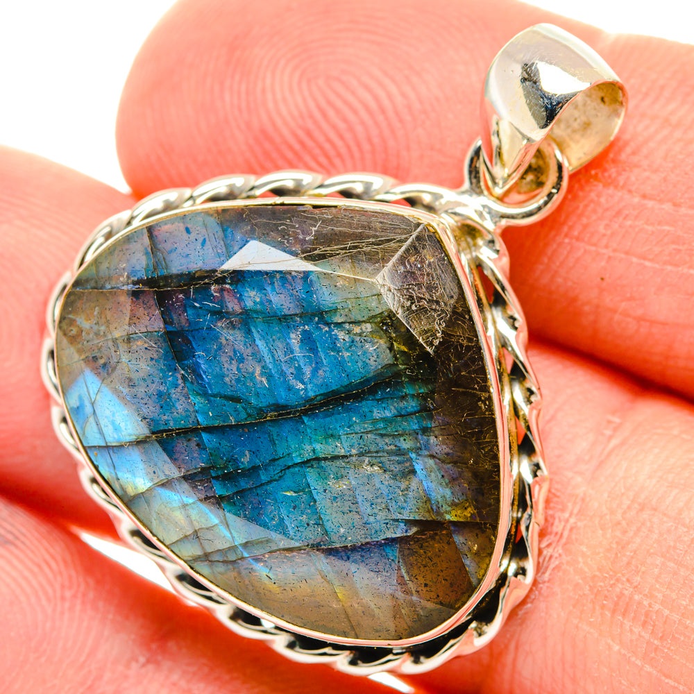 Labradorite Pendants handcrafted by Anasilvercos - PD28830