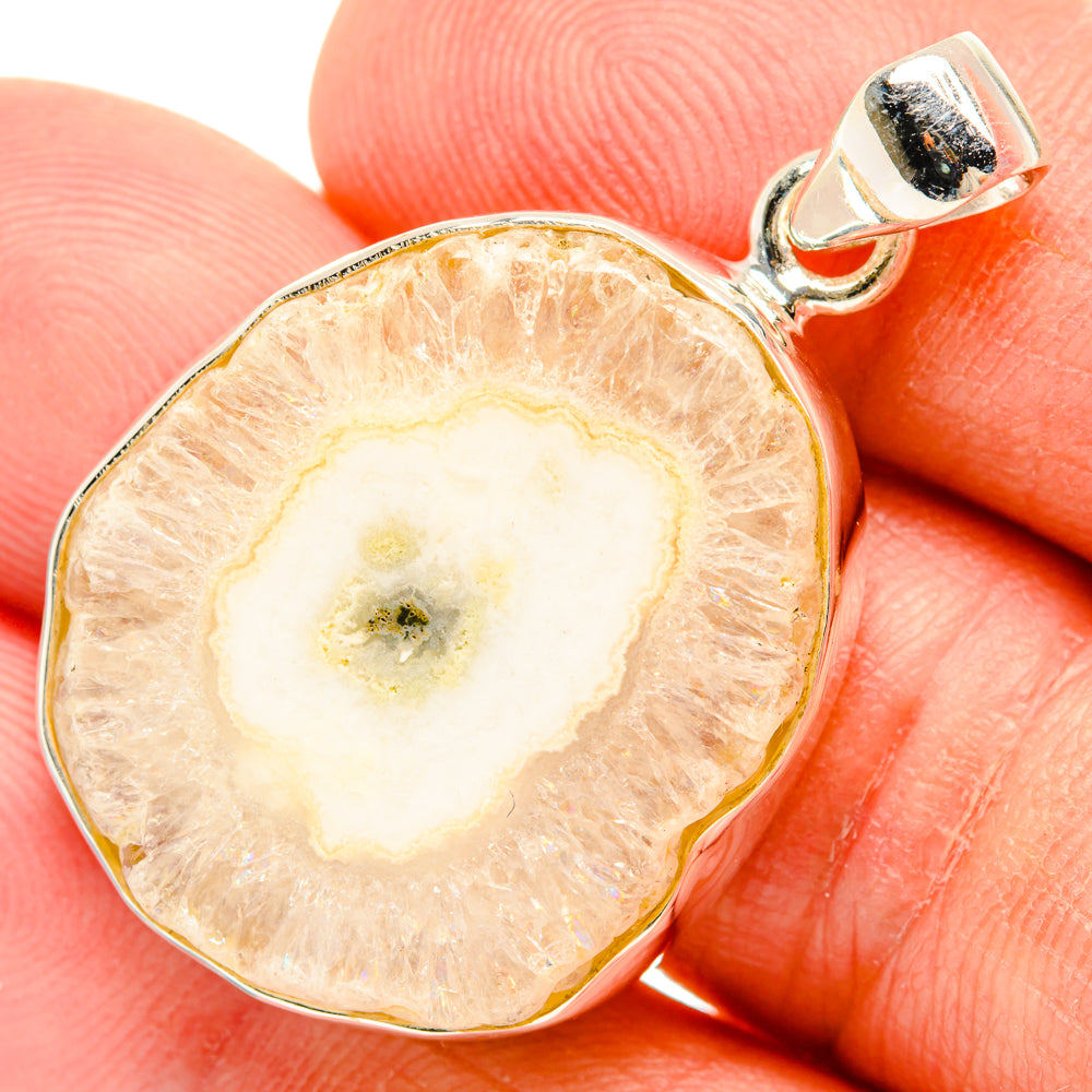 White Quartz Pendants handcrafted by Anasilvercos - PD28863