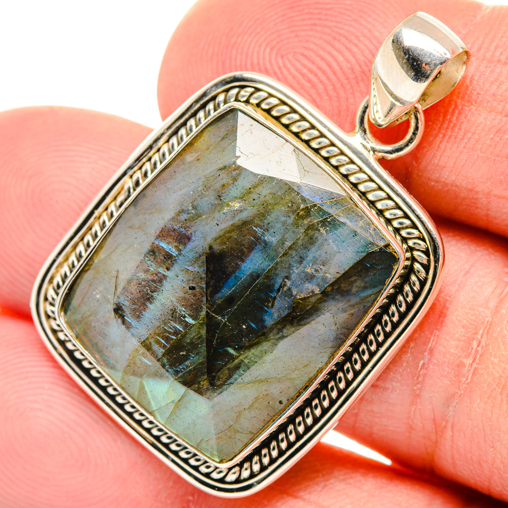 Labradorite Pendants handcrafted by Anasilvercos - PD29097