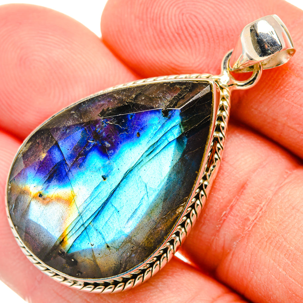 Labradorite Pendants handcrafted by Anasilvercos - PD29105
