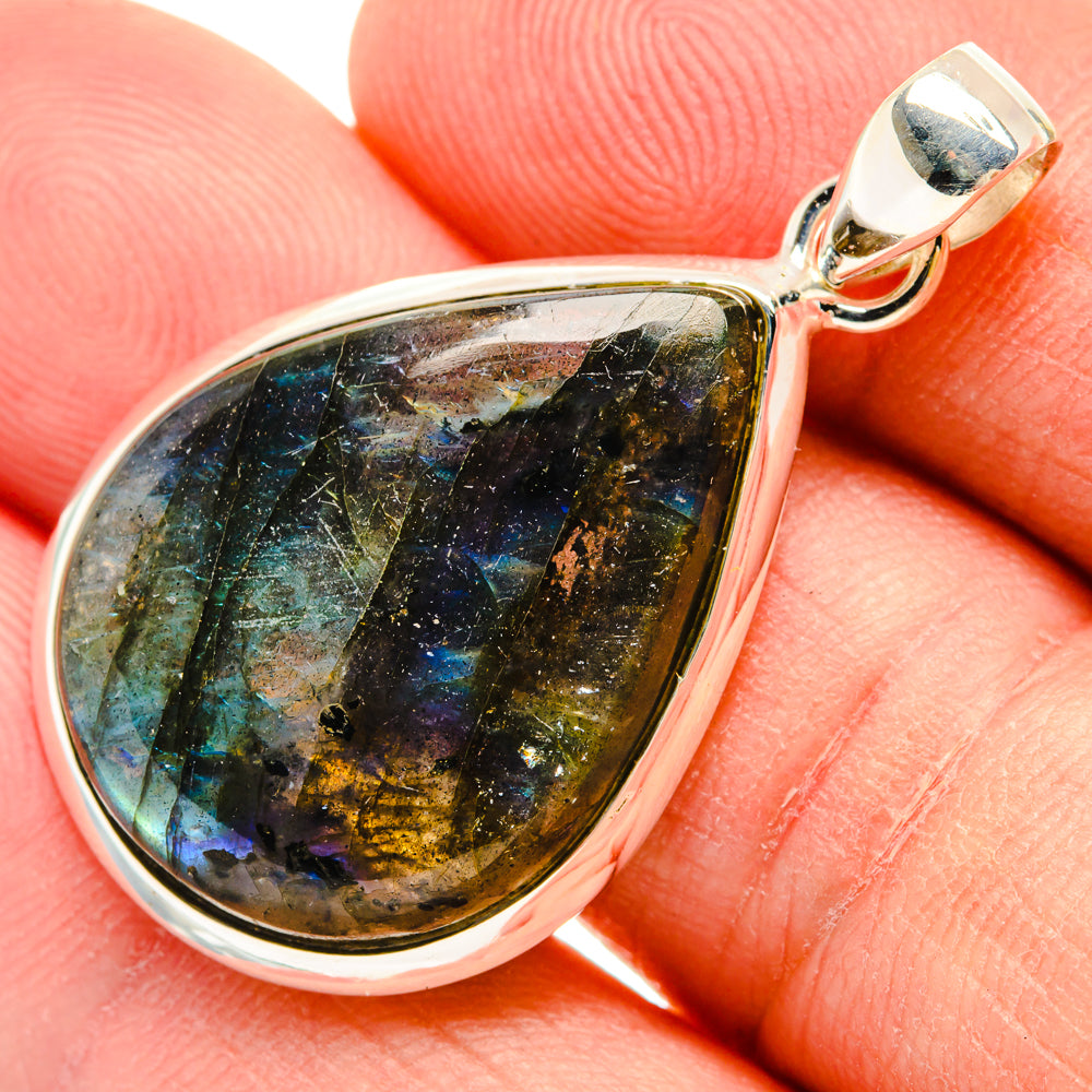 Labradorite Pendants handcrafted by Anasilvercos - PD29120