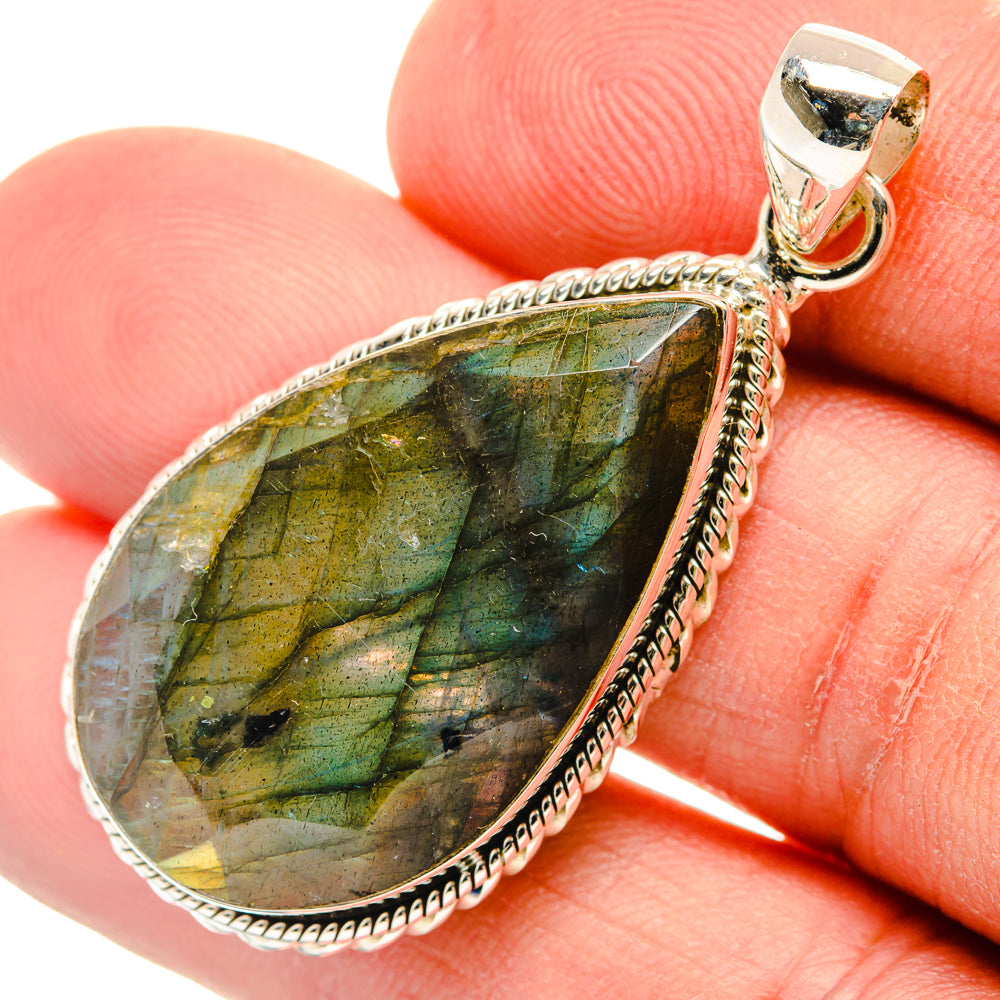 Labradorite Pendants handcrafted by Anasilvercos - PD29131