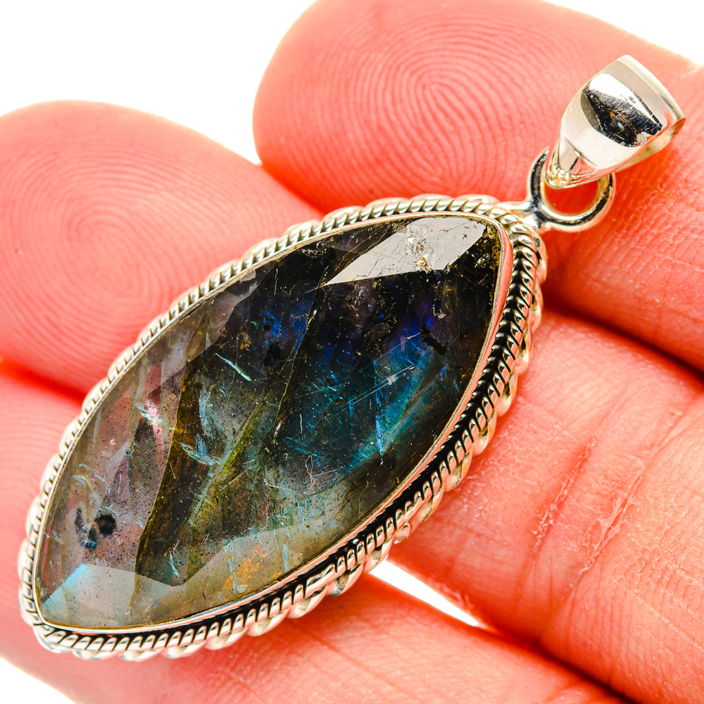 Labradorite Pendants handcrafted by Anasilvercos - PD29310