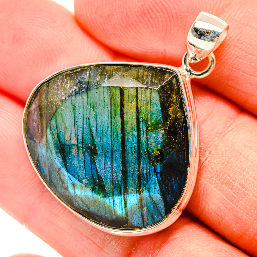 Labradorite Pendants handcrafted by Anasilvercos - PD29332