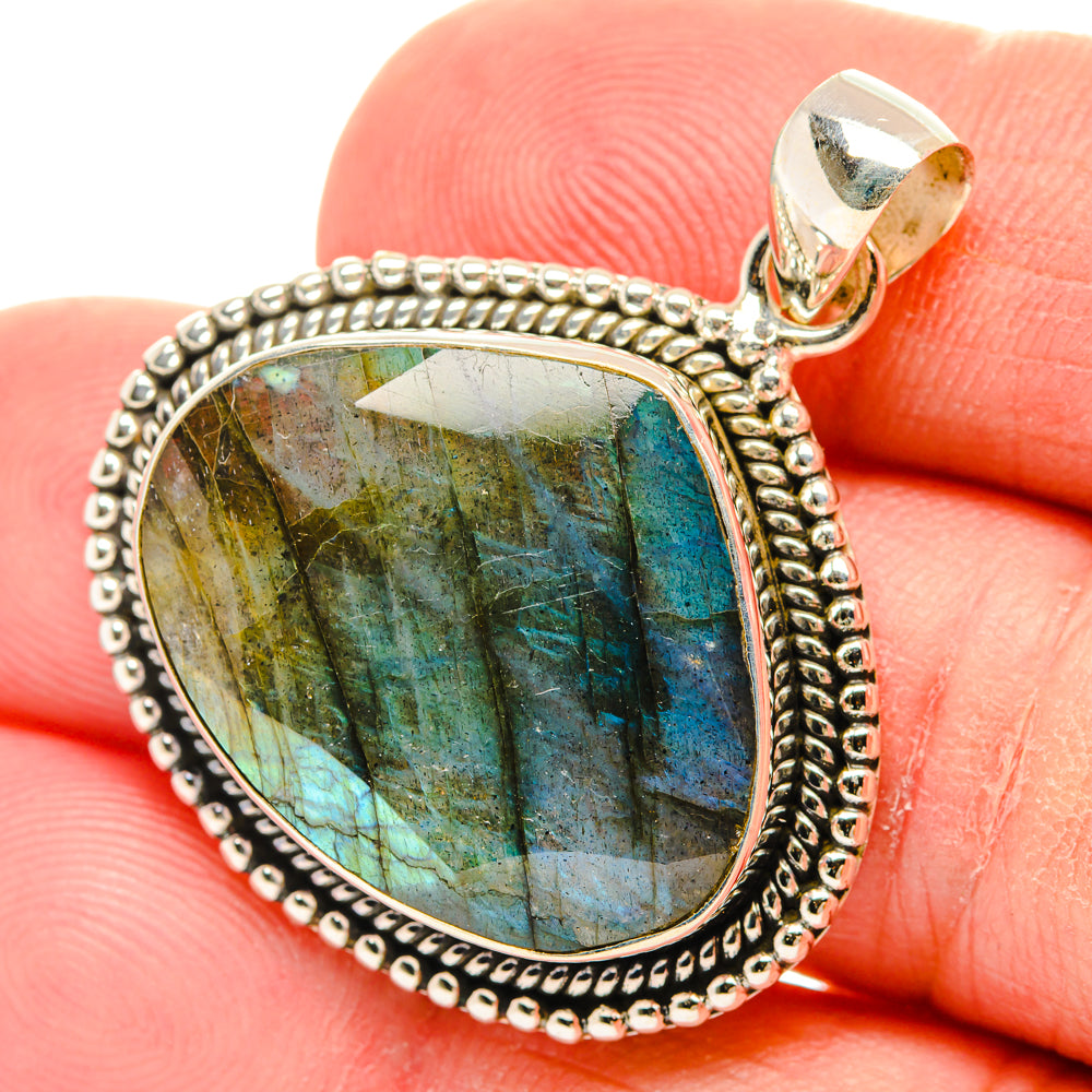 Labradorite Pendants handcrafted by Anasilvercos - PD29334