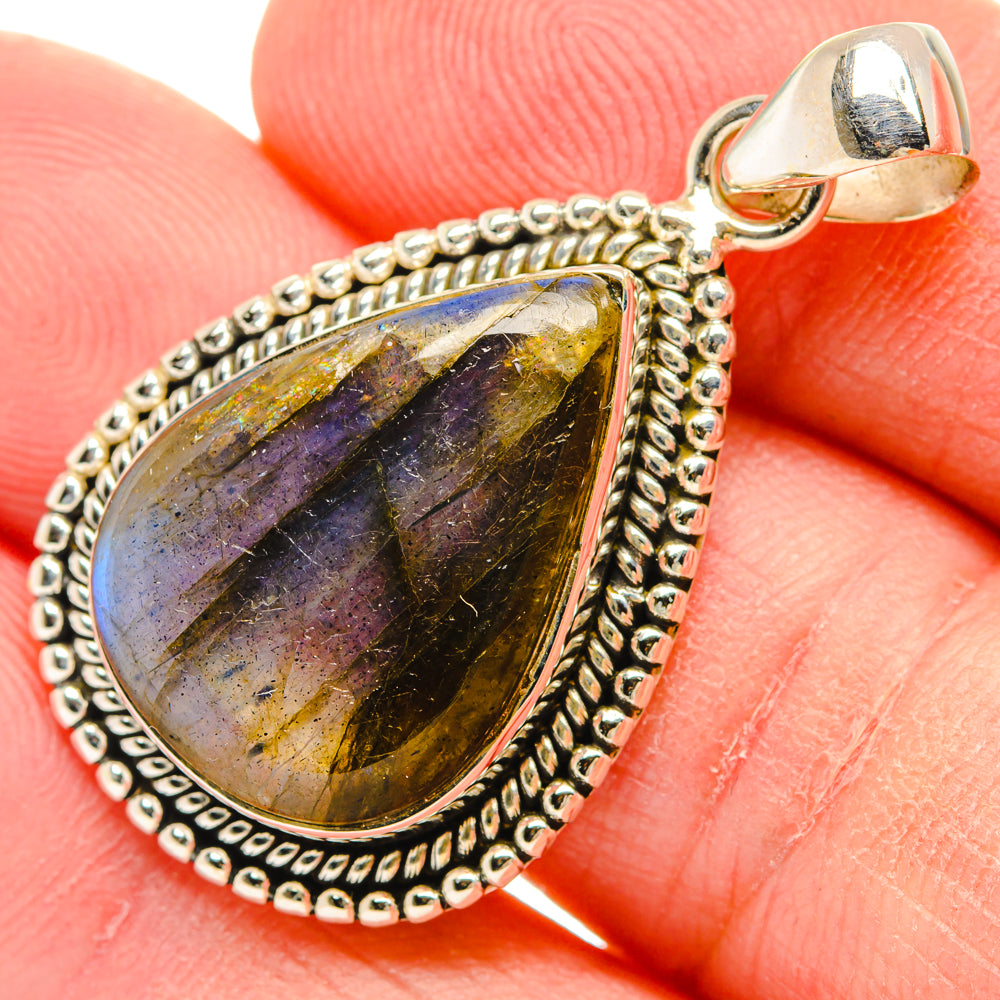 Labradorite Pendants handcrafted by Anasilvercos - PD29343