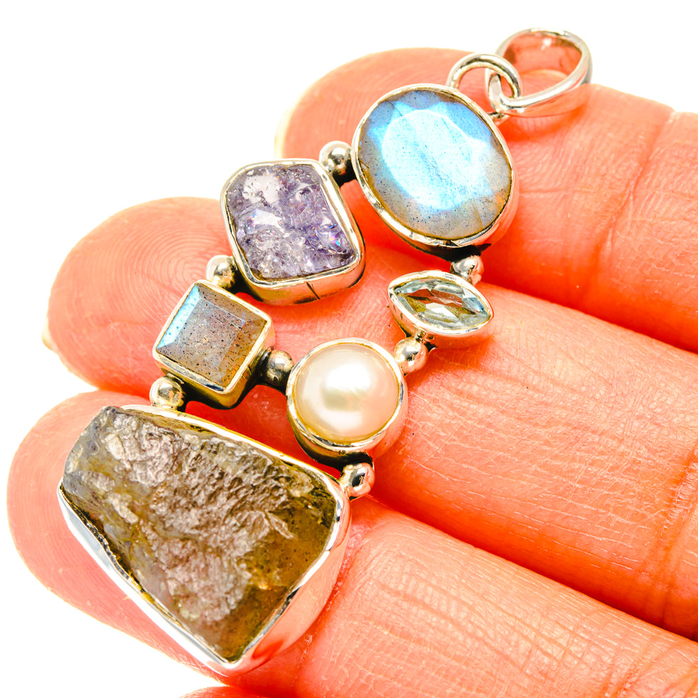 Labradorite Pendants handcrafted by Anasilvercos - PD29675