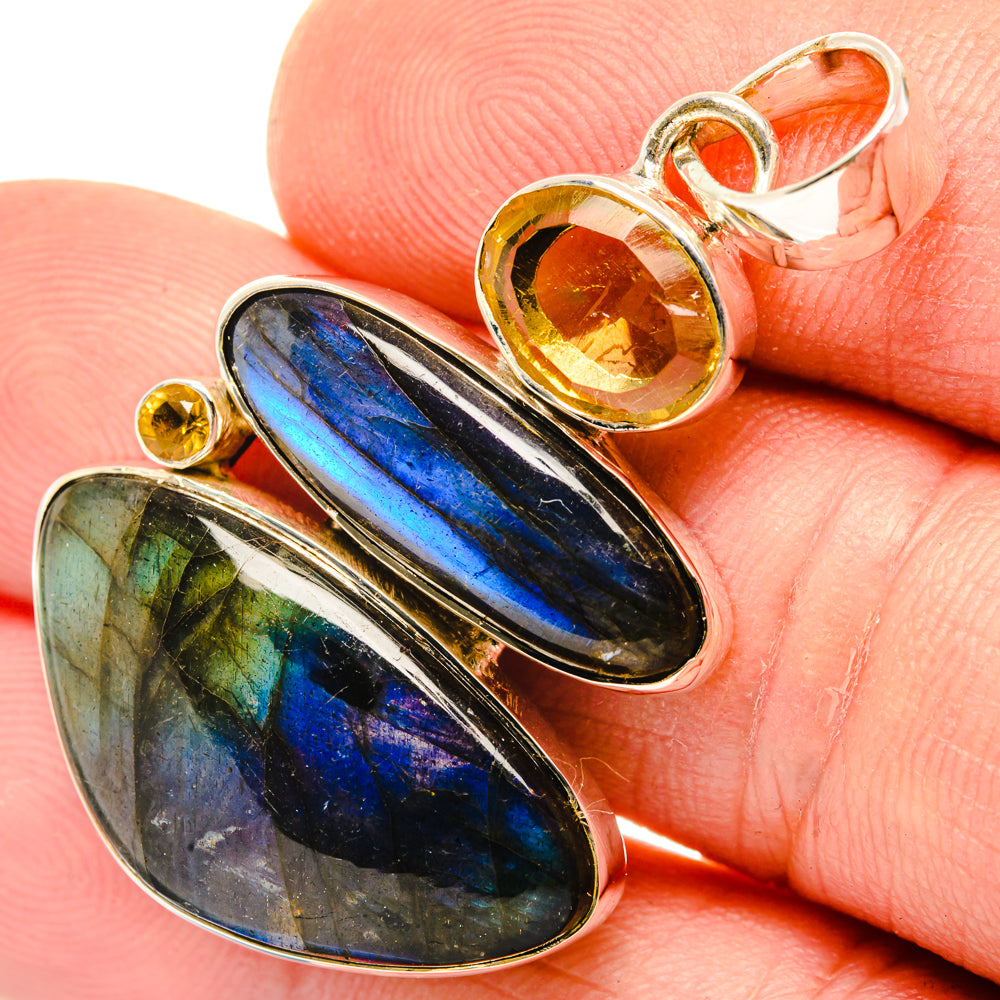 Labradorite Pendants handcrafted by Anasilvercos - PD29915