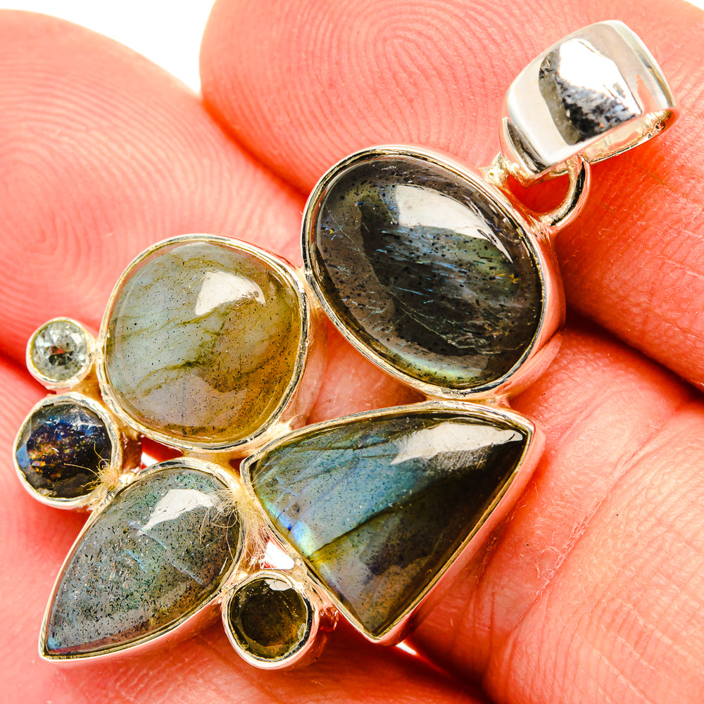 Labradorite Pendants handcrafted by Anasilvercos - PD30381