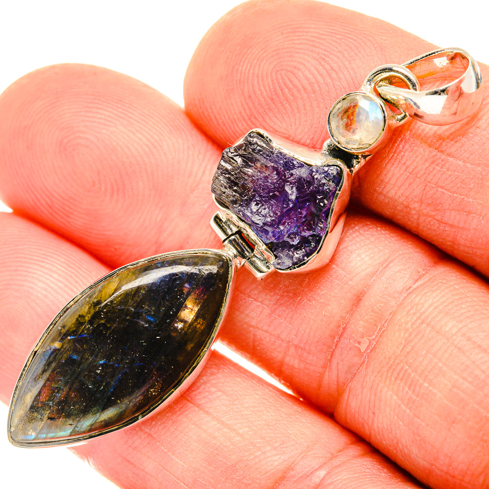 Labradorite Pendants handcrafted by Anasilvercos - PD30896