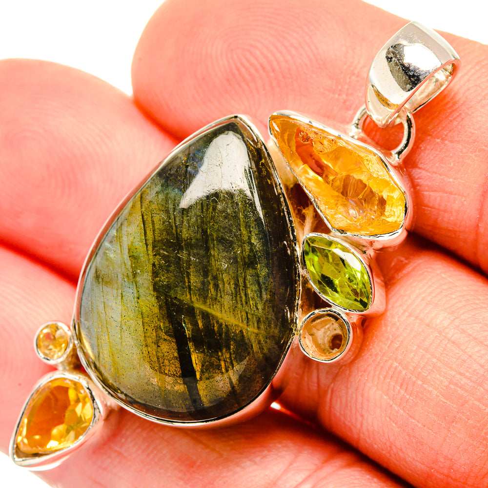 Labradorite Pendants handcrafted by Anasilvercos - PD30912