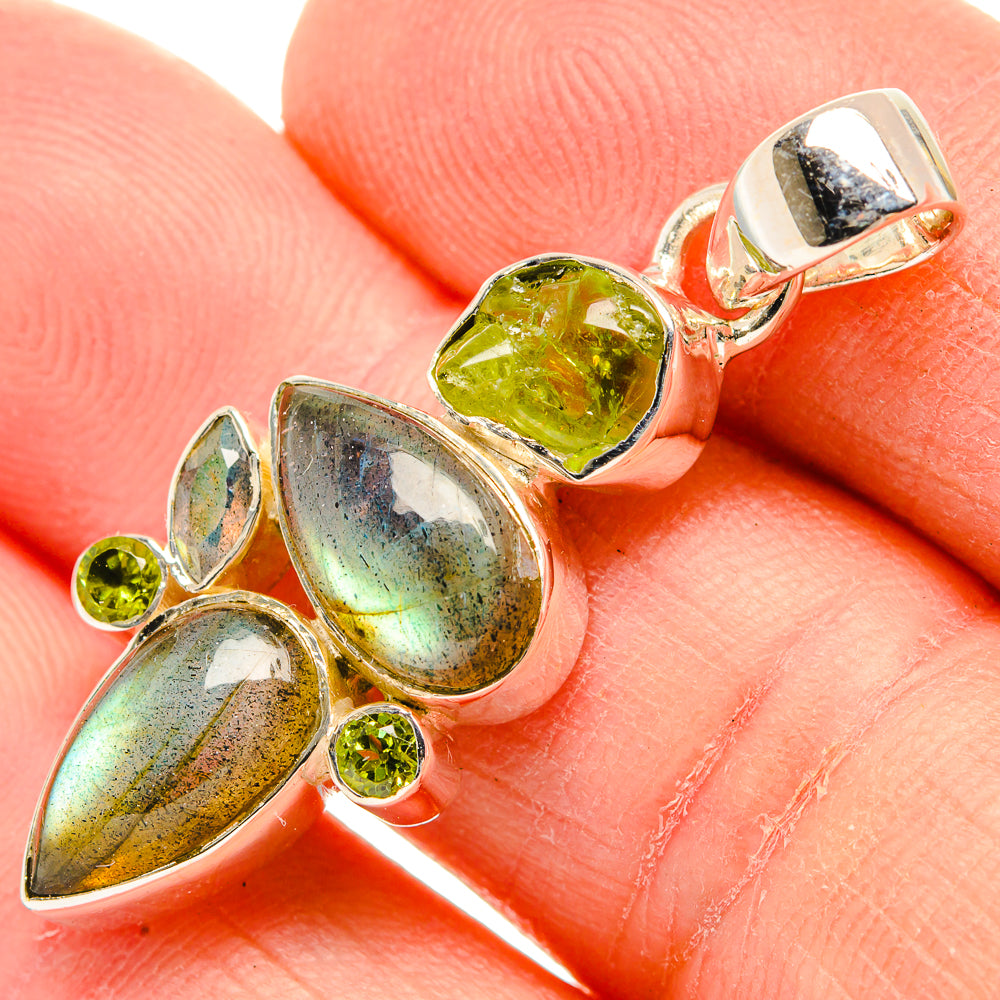 Labradorite Pendants handcrafted by Anasilvercos - PD31005