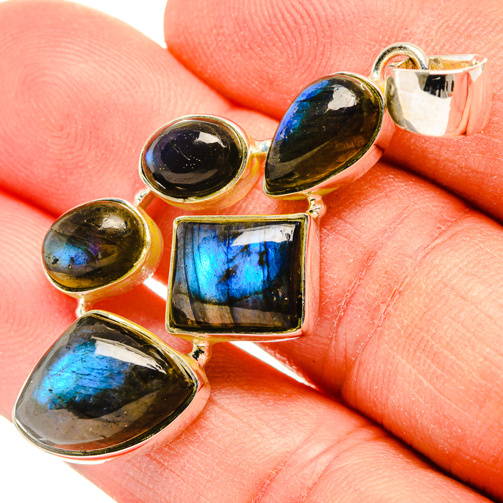 Labradorite Pendants handcrafted by Anasilvercos - PD31229