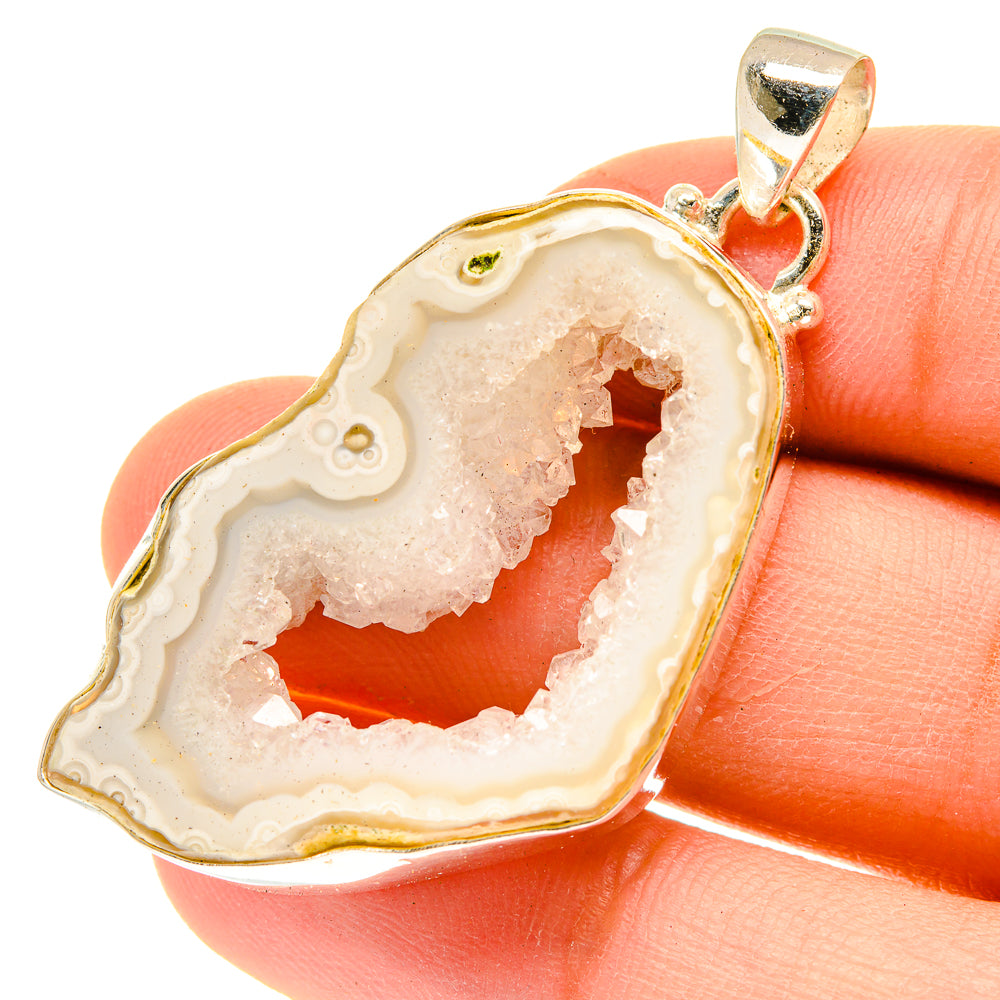White Geode Slice Pendants handcrafted by Anasilvercos - PD3124