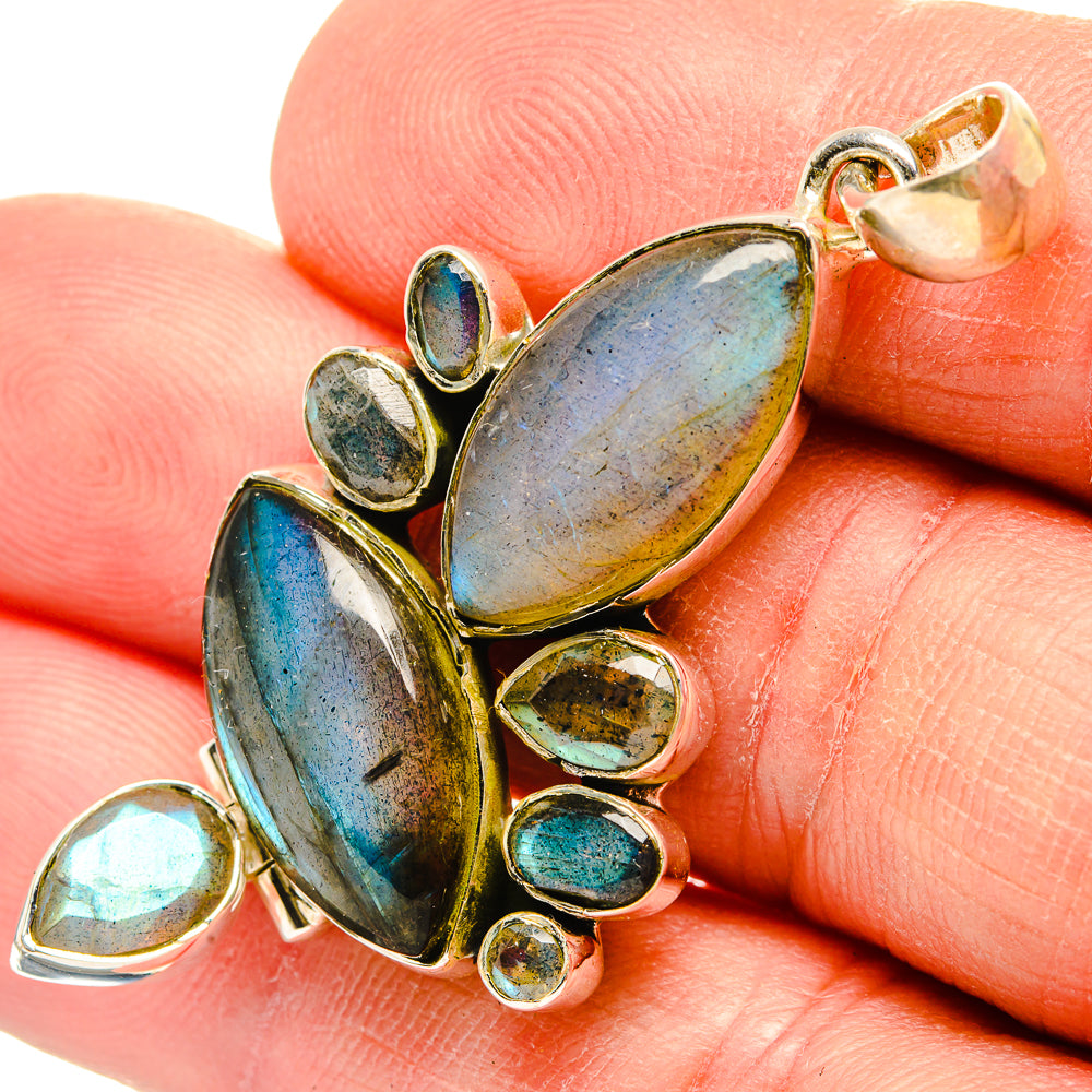 Labradorite Pendants handcrafted by Anasilvercos - PD31337