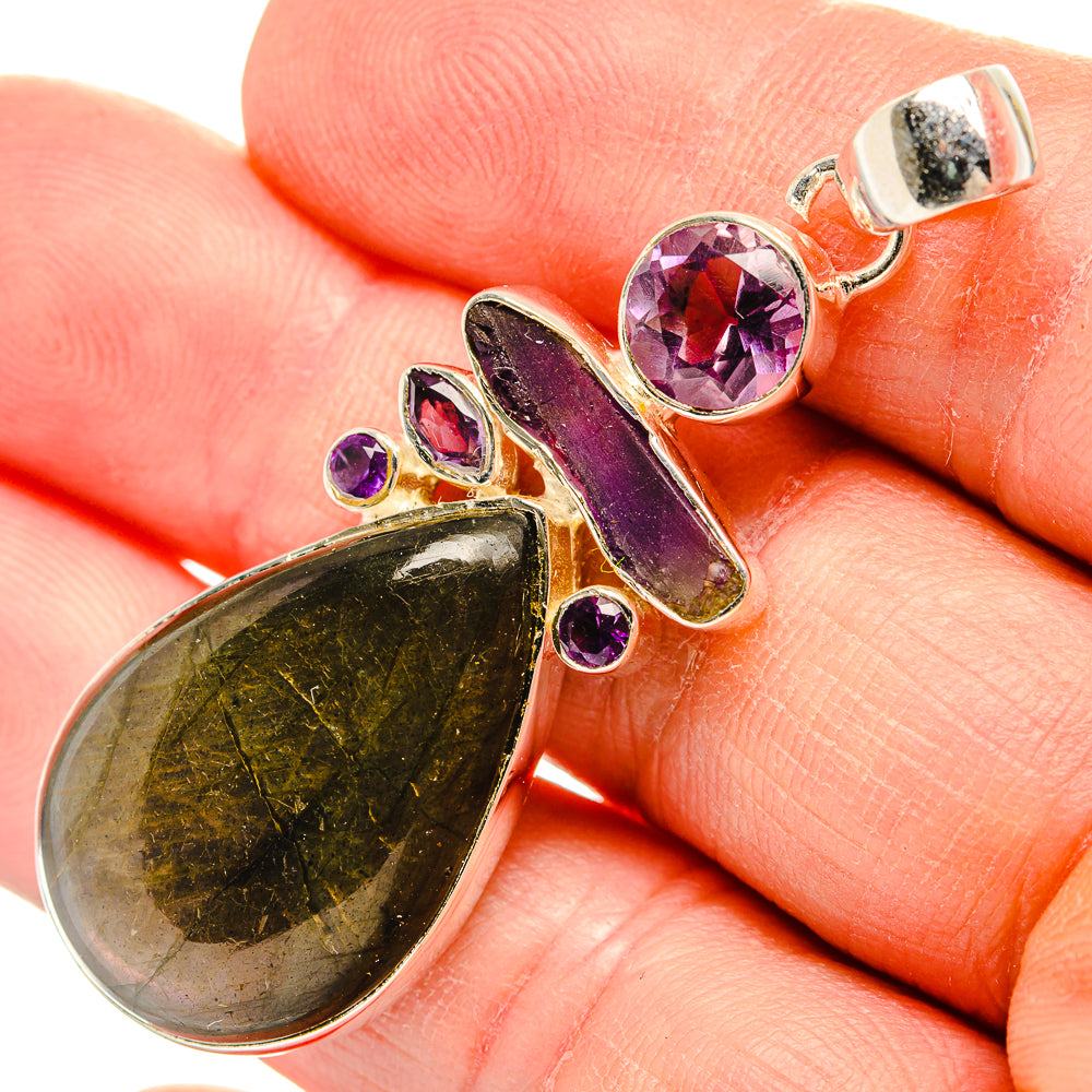 Labradorite Pendants handcrafted by Anasilvercos - PD31338