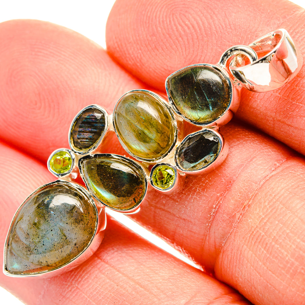 Labradorite Pendants handcrafted by Anasilvercos - PD31348