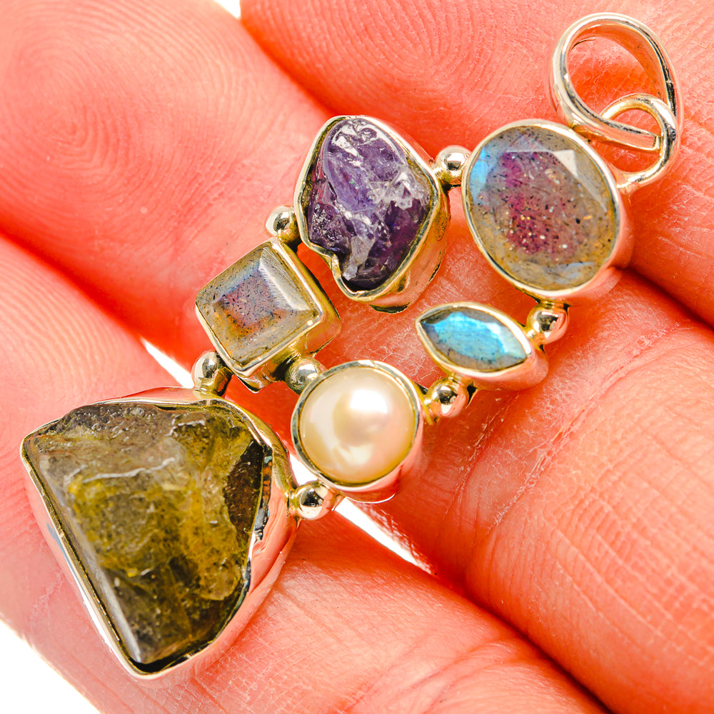 Labradorite Pendants handcrafted by Anasilvercos - PD31381