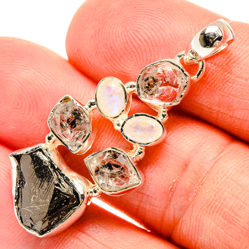 Labradorite Pendants handcrafted by Anasilvercos - PD31765