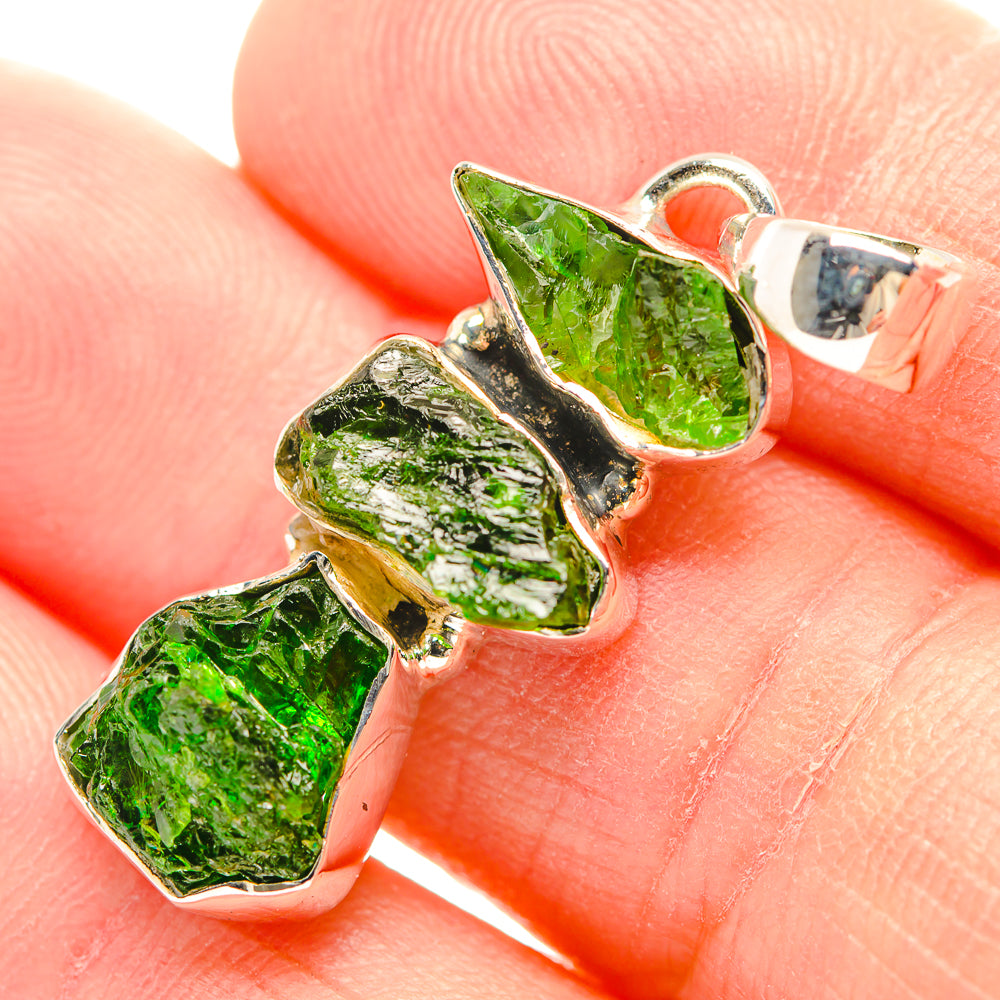 Chrome Diopside Pendants handcrafted by Anasilvercos - PD31886