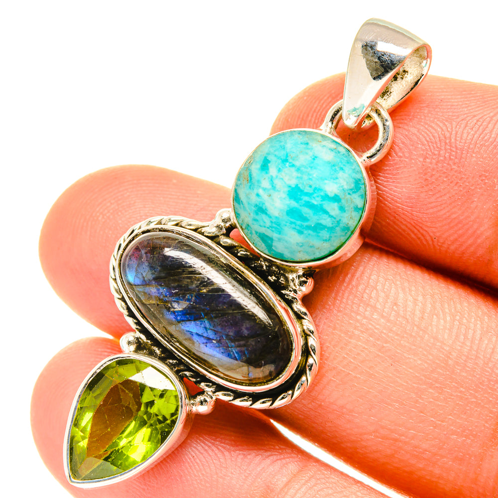 Labradorite Pendants handcrafted by Anasilvercos - PD3190