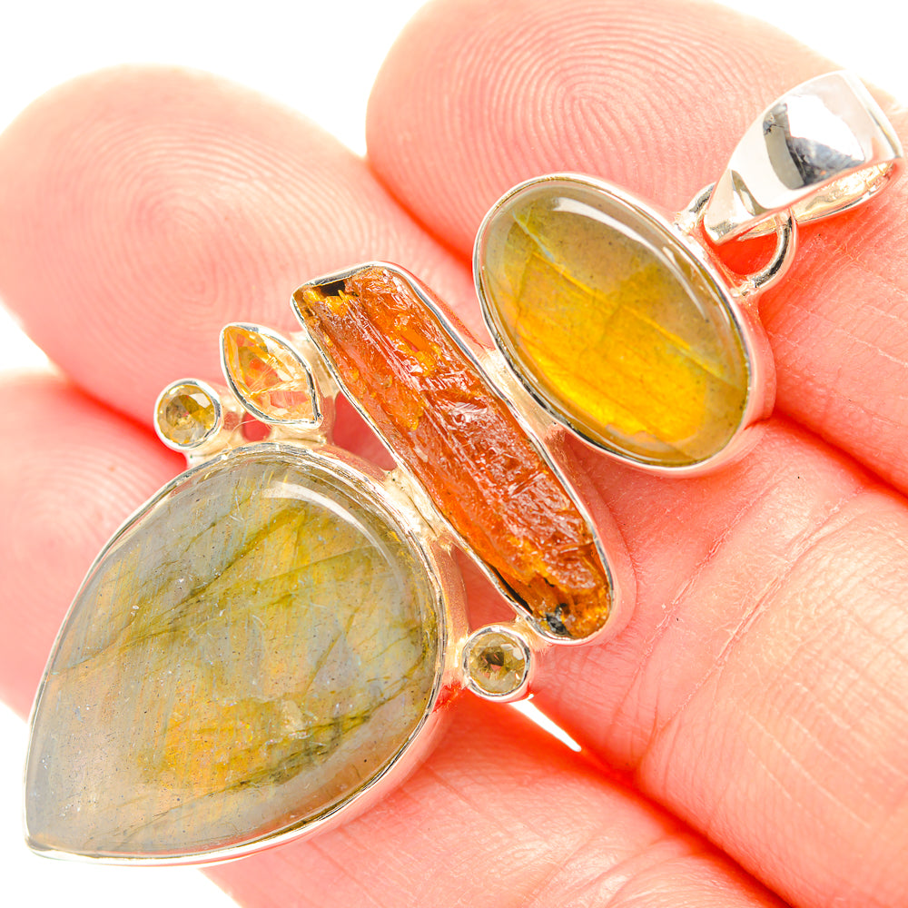 Labradorite Pendants handcrafted by Anasilvercos - PD32062