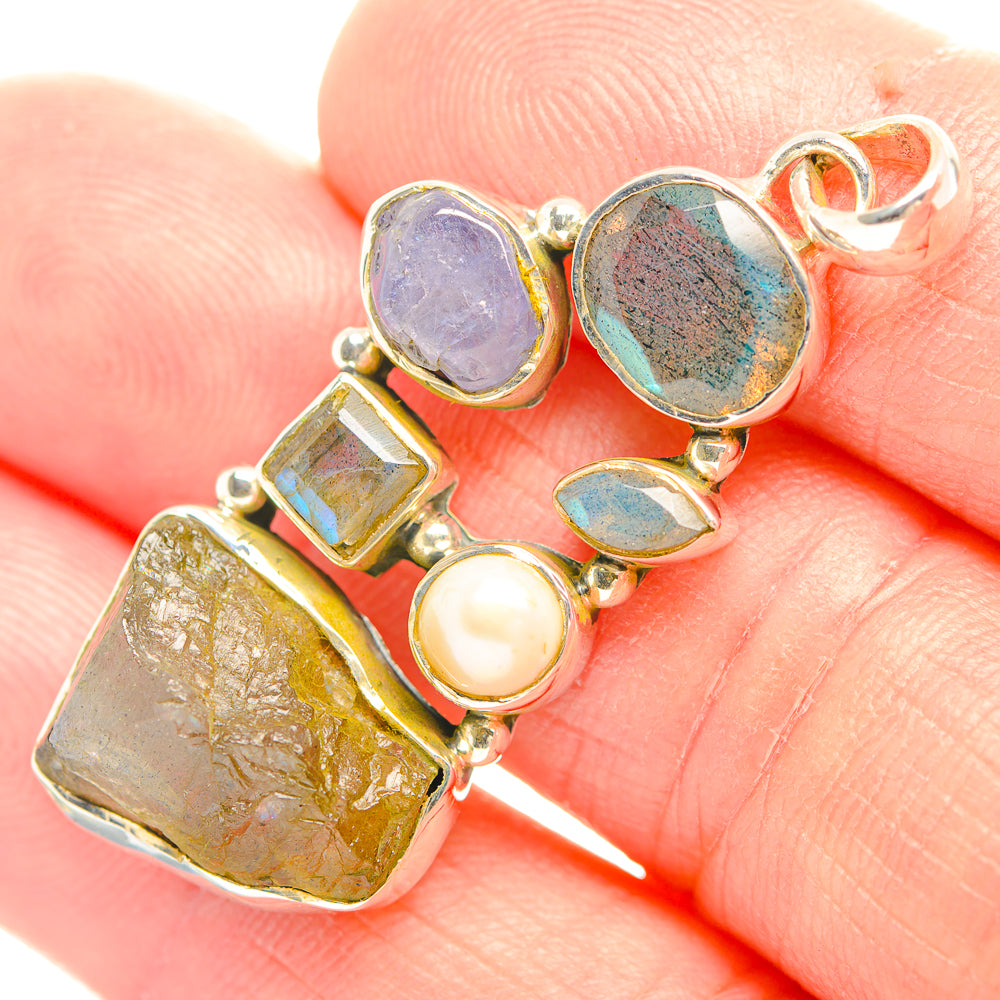 Labradorite Pendants handcrafted by Anasilvercos - PD32142
