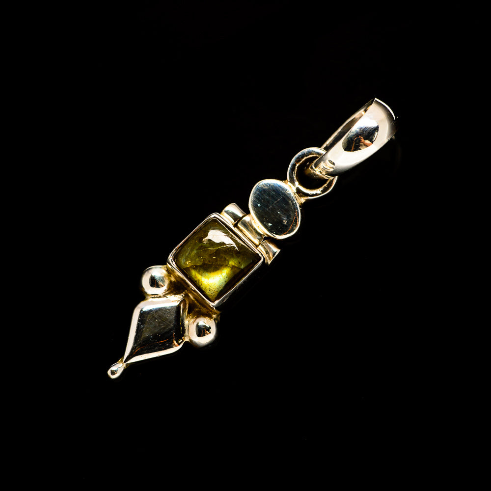 Labradorite Pendants handcrafted by Anasilvercos - PD731500