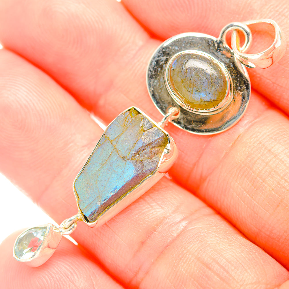Labradorite Pendants handcrafted by Anasilvercos - PD32335
