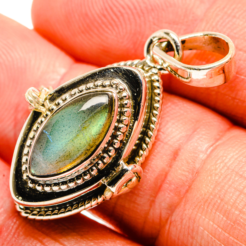 Labradorite Pendants handcrafted by Anasilvercos - PD33341