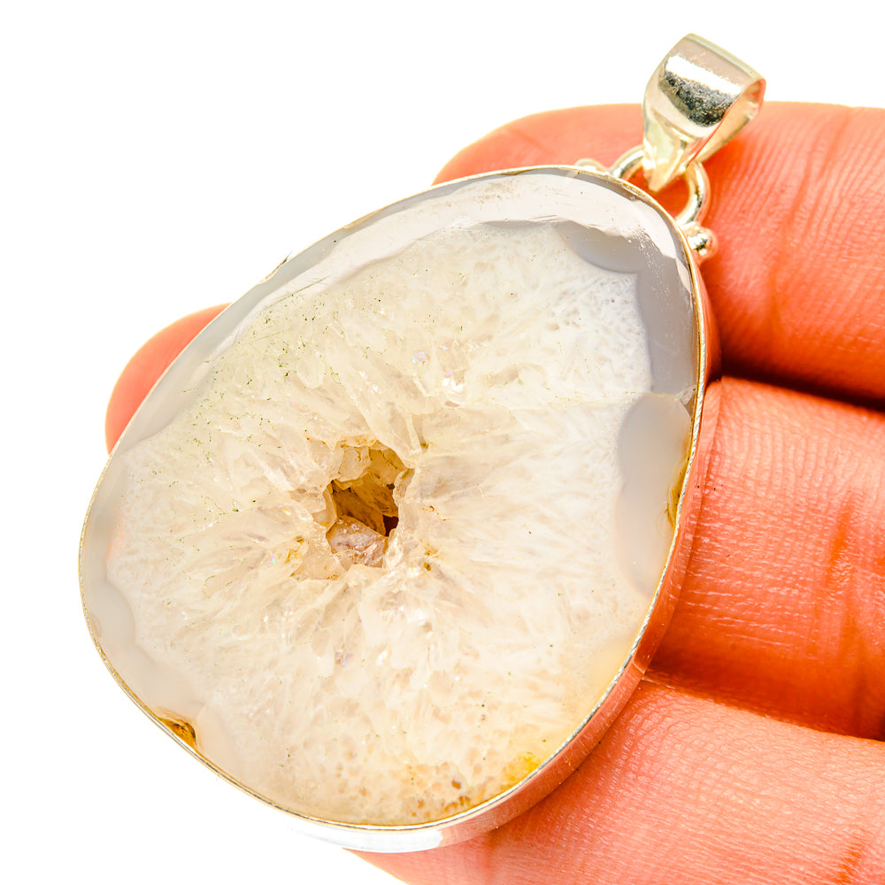White Geode Slice Pendants handcrafted by Anasilvercos - PD3339