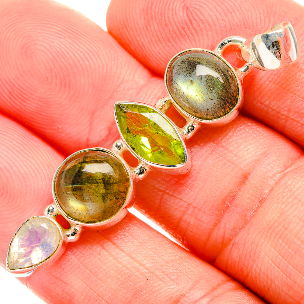 Labradorite Pendants handcrafted by Anasilvercos - PD33586