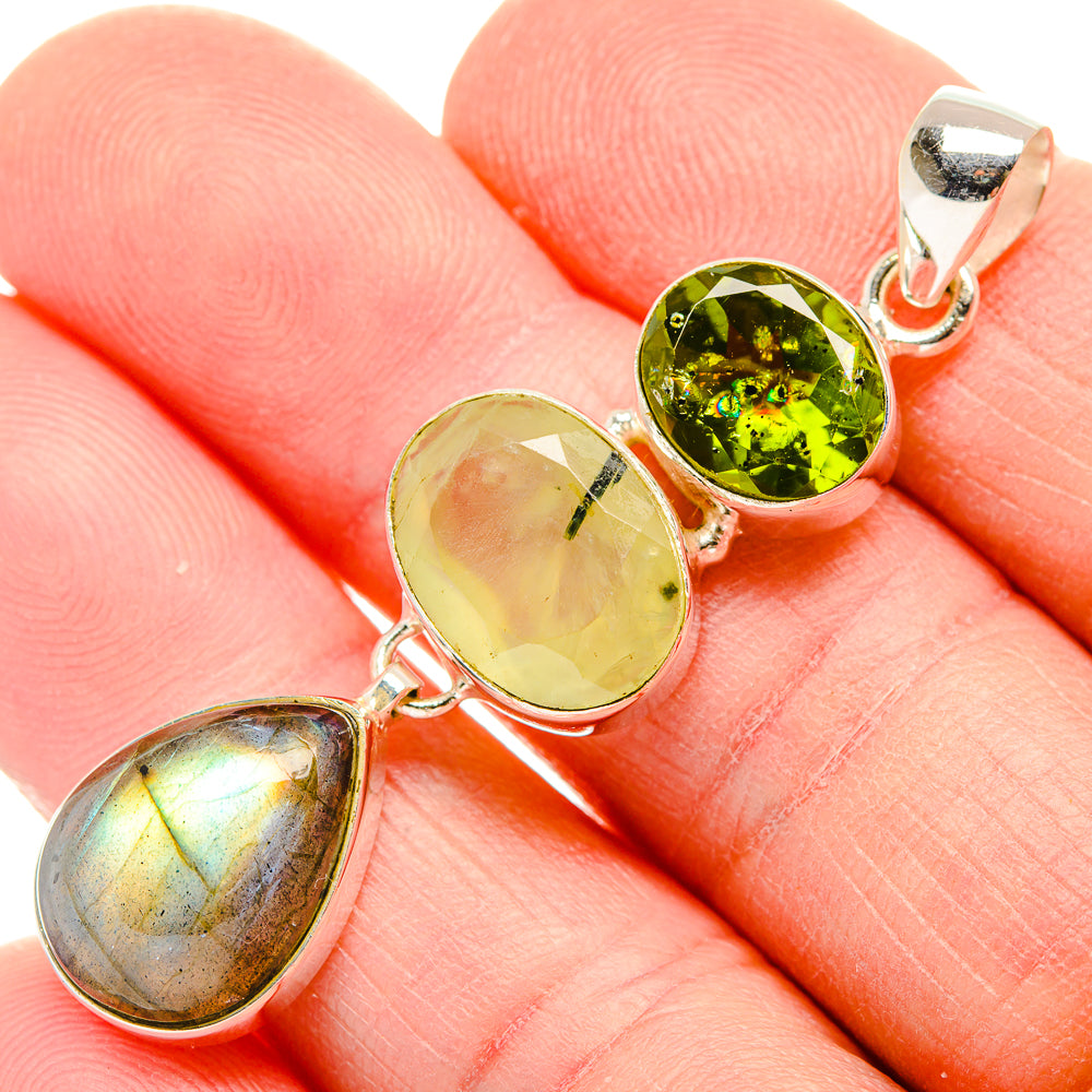 Labradorite Pendants handcrafted by Anasilvercos - PD34016