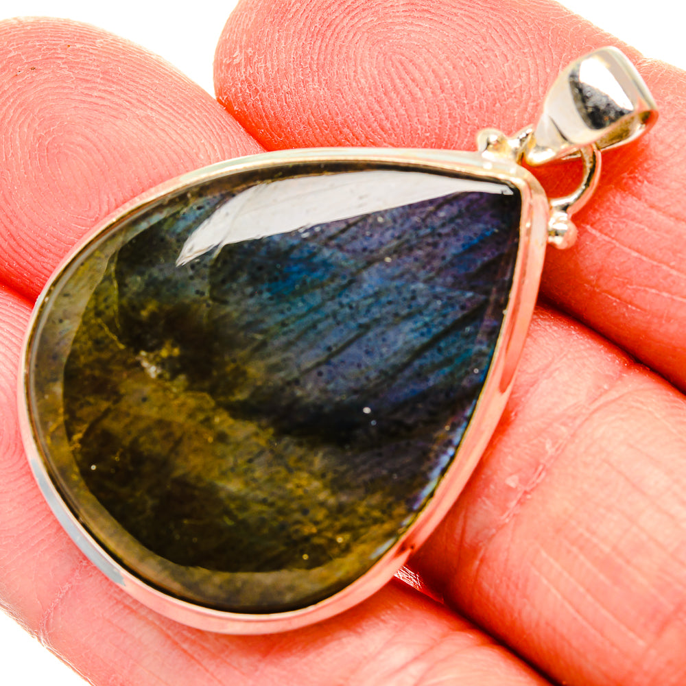 Labradorite Pendants handcrafted by Anasilvercos - PD34038