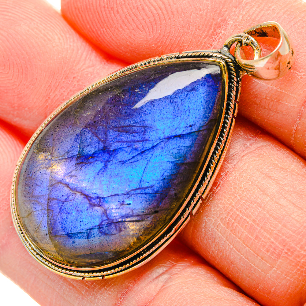 Labradorite Pendants handcrafted by Anasilvercos - PD34097