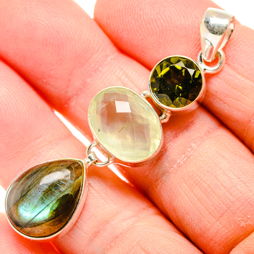 Labradorite Pendants handcrafted by Anasilvercos - PD34184