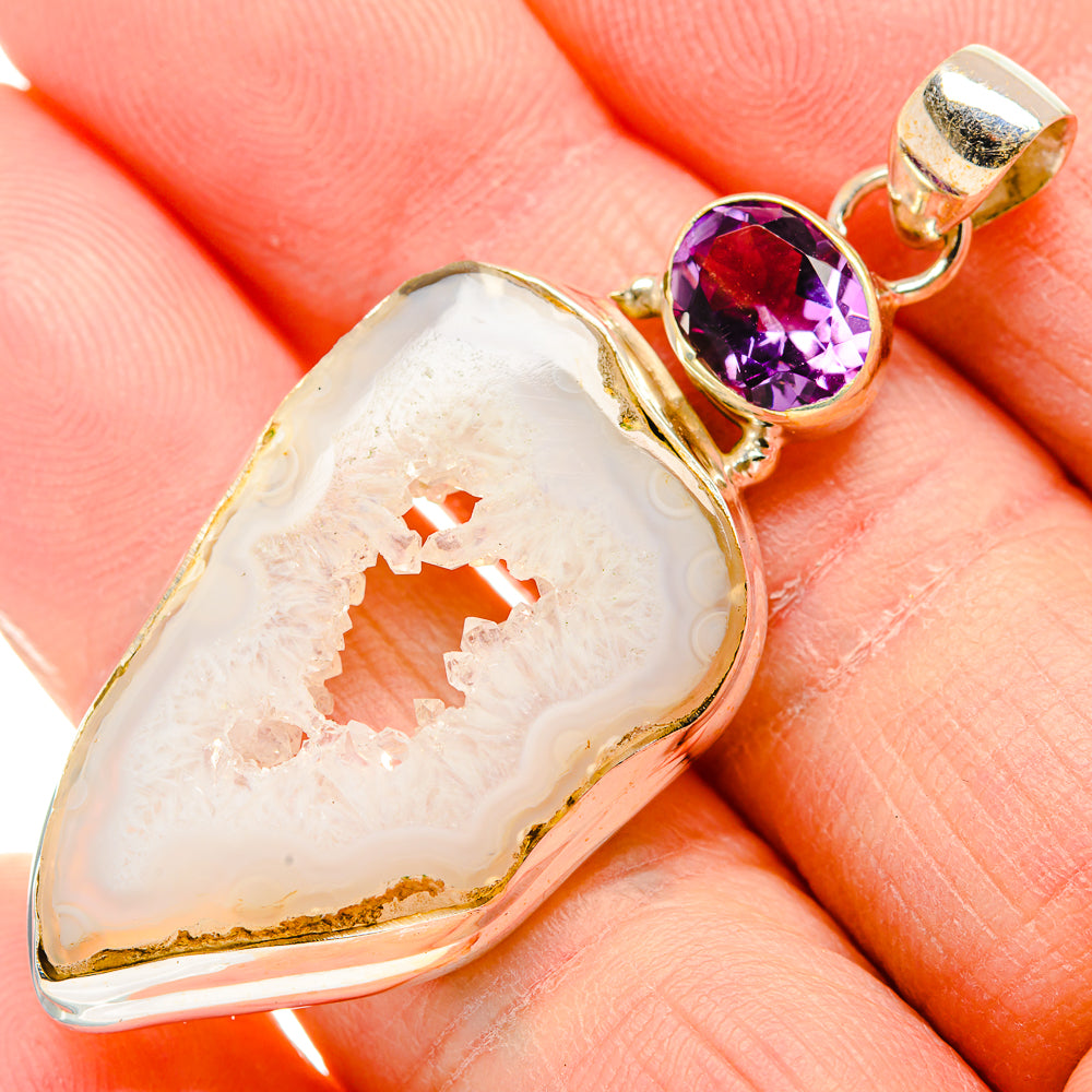 White Geode Slice Pendants handcrafted by Anasilvercos - PD34188