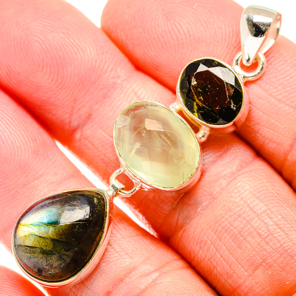 Labradorite Pendants handcrafted by Anasilvercos - PD34238