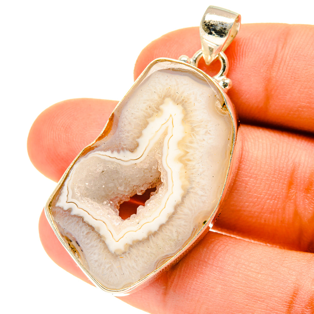 White Geode Slice Pendants handcrafted by Anasilvercos - PD3434