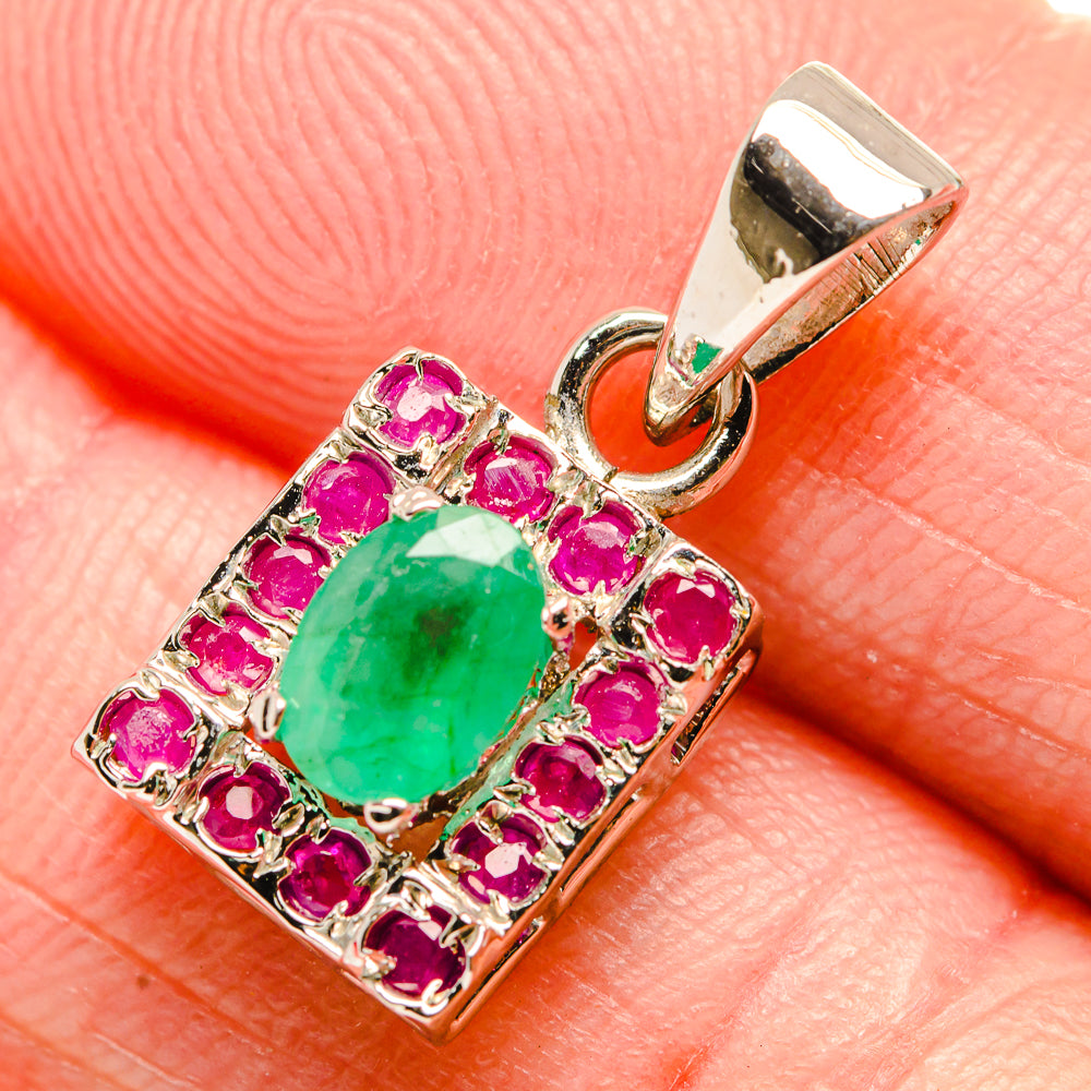 Emerald Pendants handcrafted by Anasilvercos - PD34341