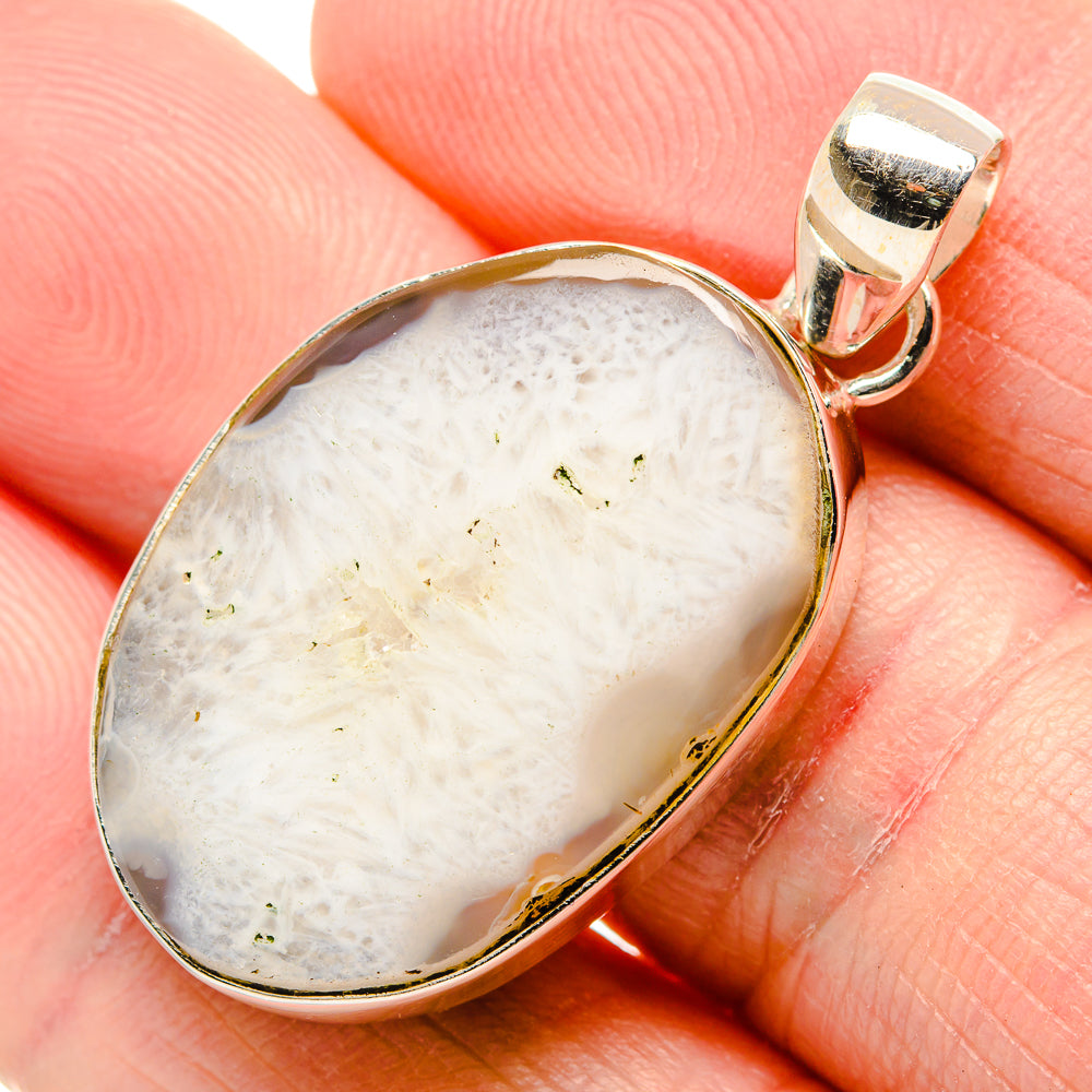 White Geode Slice Pendants handcrafted by Anasilvercos - PD34932