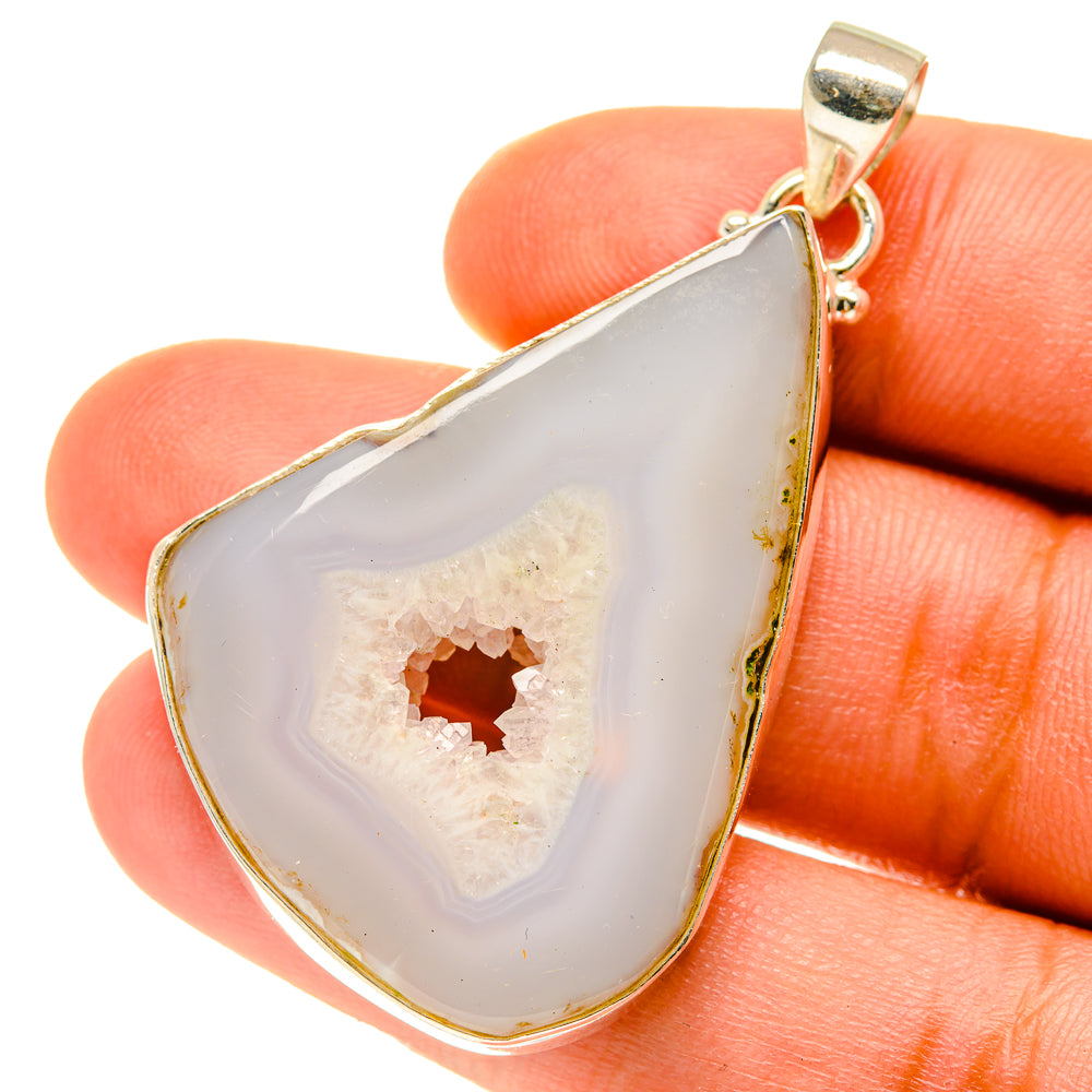 White Geode Slice Pendants handcrafted by Anasilvercos - PD3547
