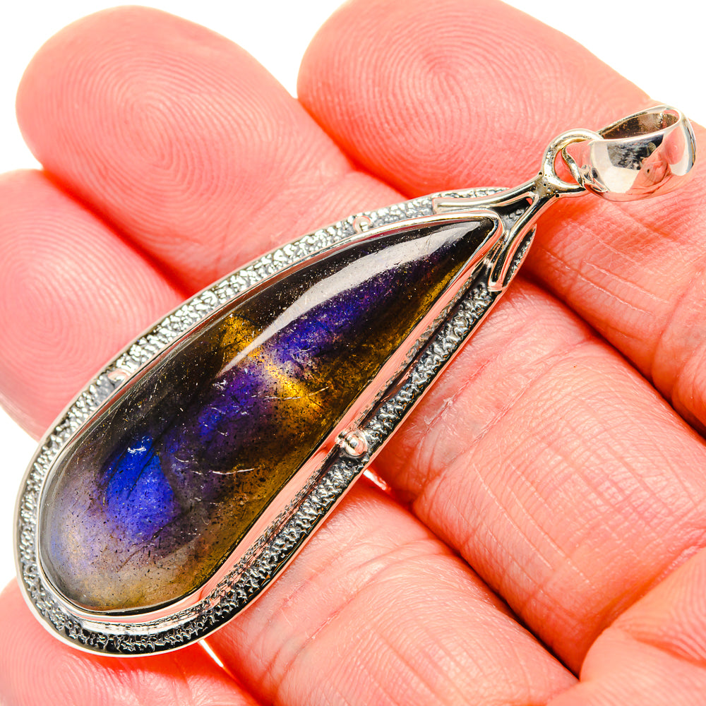 Labradorite Pendants handcrafted by Anasilvercos - PD36426