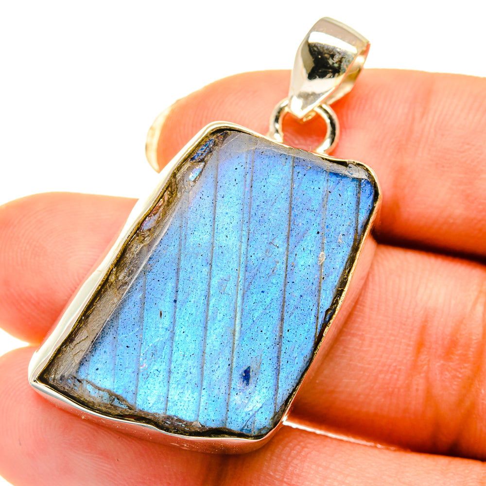 Labradorite Pendants handcrafted by Anasilvercos - PD4101